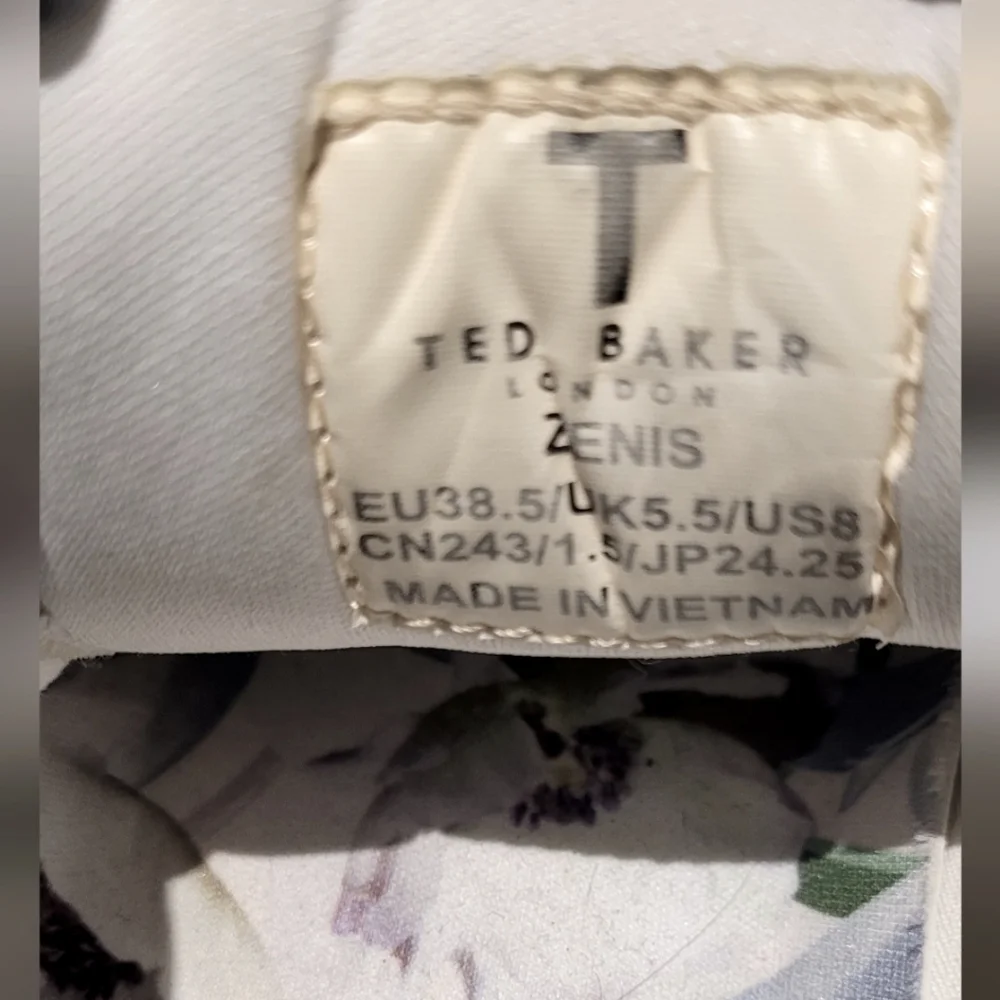 Ted Baker Zenis Sneakers. Size 8 - Picture 7 of 11
